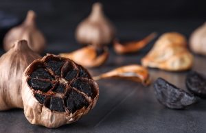 Recette d’Ail Noir : Comment le Préparer et l’Utiliser recette-dAil-Noir