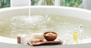 Se laver avec du sel pour se purifier : bienfaits et mode d’emploi bain de purification avec du sel