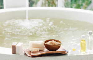 Se laver avec du sel pour se purifier : bienfaits et mode d’emploi bain de purification avec du sel
