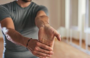 Quels exercices pour soulager un nerf cubital coincé ? exercice pour décoincer nerf cubital