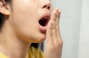 Foie et mauvaise haleine : comment retrouver une bouche saine foie-et-mauvaise-haleine