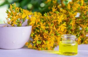 Huile de millepertuis sur le visage : miracle ou danger caché ? huile-millepertuis-visage