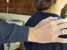 Toucher l’épaule d’une femme signification : contexte, intention et perception toucher-lepaule-dune-femme-signification