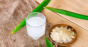 Eau de riz cheveux : bienfaits et méthode pour une pousse rapide eau-de-riz-cheveux
