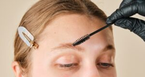 Huile de ricin cils : routine efficace pour des cils plus longs huile-de-ricin-cils