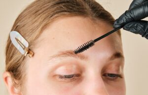 Huile de ricin cils : routine efficace pour des cils plus longs huile-de-ricin-cils