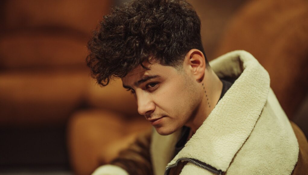 coupe-de-cheveux-homme-boucle