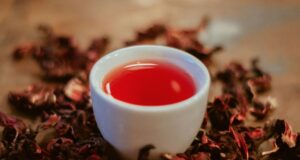 Hibiscus en infusion : comment bien le préparer pour maximiser ses effets ? hibiscus-en-infusion