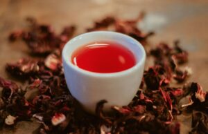 Hibiscus en infusion : comment bien le préparer pour maximiser ses effets ? hibiscus-en-infusion