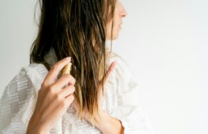 Parfum capillaire : quels produits choisir pour une odeur durable ? parfum-capillaire