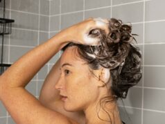 Shampoing detox : pourquoi purifier ses cheveux est essentiel ? shampoing-detox