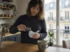 Déboucher le nez : lavages au sérum et inhalations de vapeur Conseils pratiques pour savoir comment deboucher le nez naturellement à la maison avec du sérum.