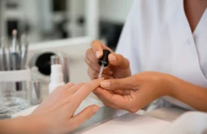 Manucuriste : quel soin choisir selon l’état de vos ongles ? Manucuriste : quel soin choisir selon l'état de vos ongles ?